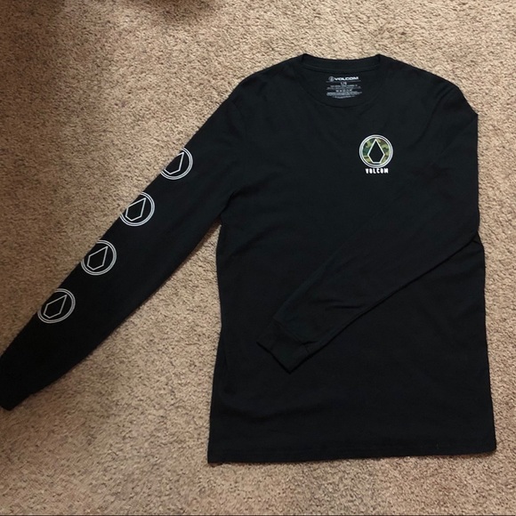 Volcom Other - NWOT Volcom Long sleeve w/camo logo.